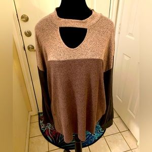 Two toned purple light sweater top
